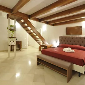 https://palazzo-massari.lecce-hotels.com